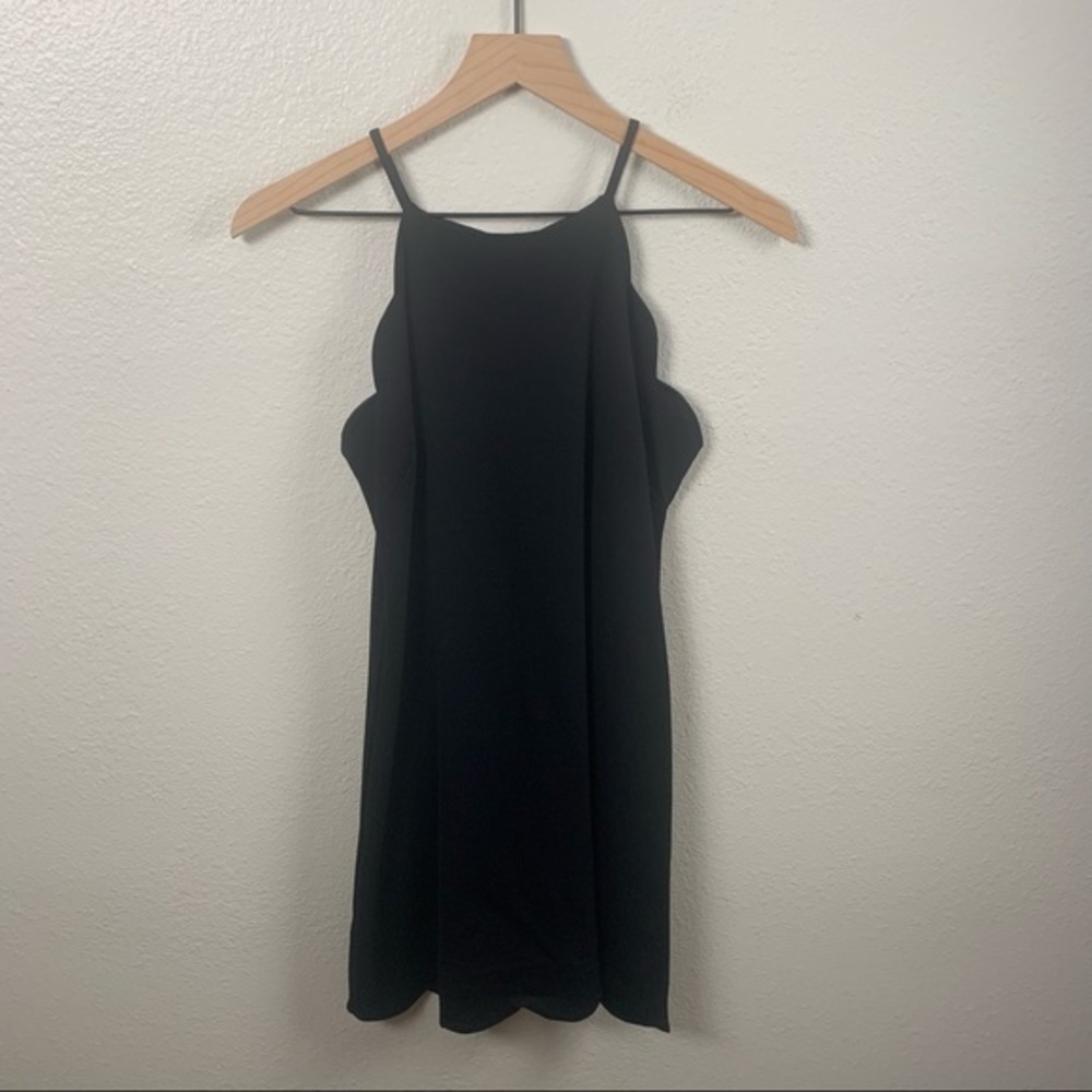 BLACK DRESS WITH SCALLOPED EDGES